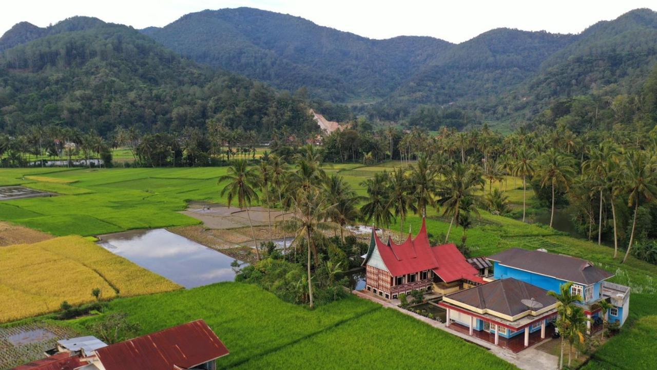 Rumah Gadang Tokama, Simarasok Baso Kültér fotó