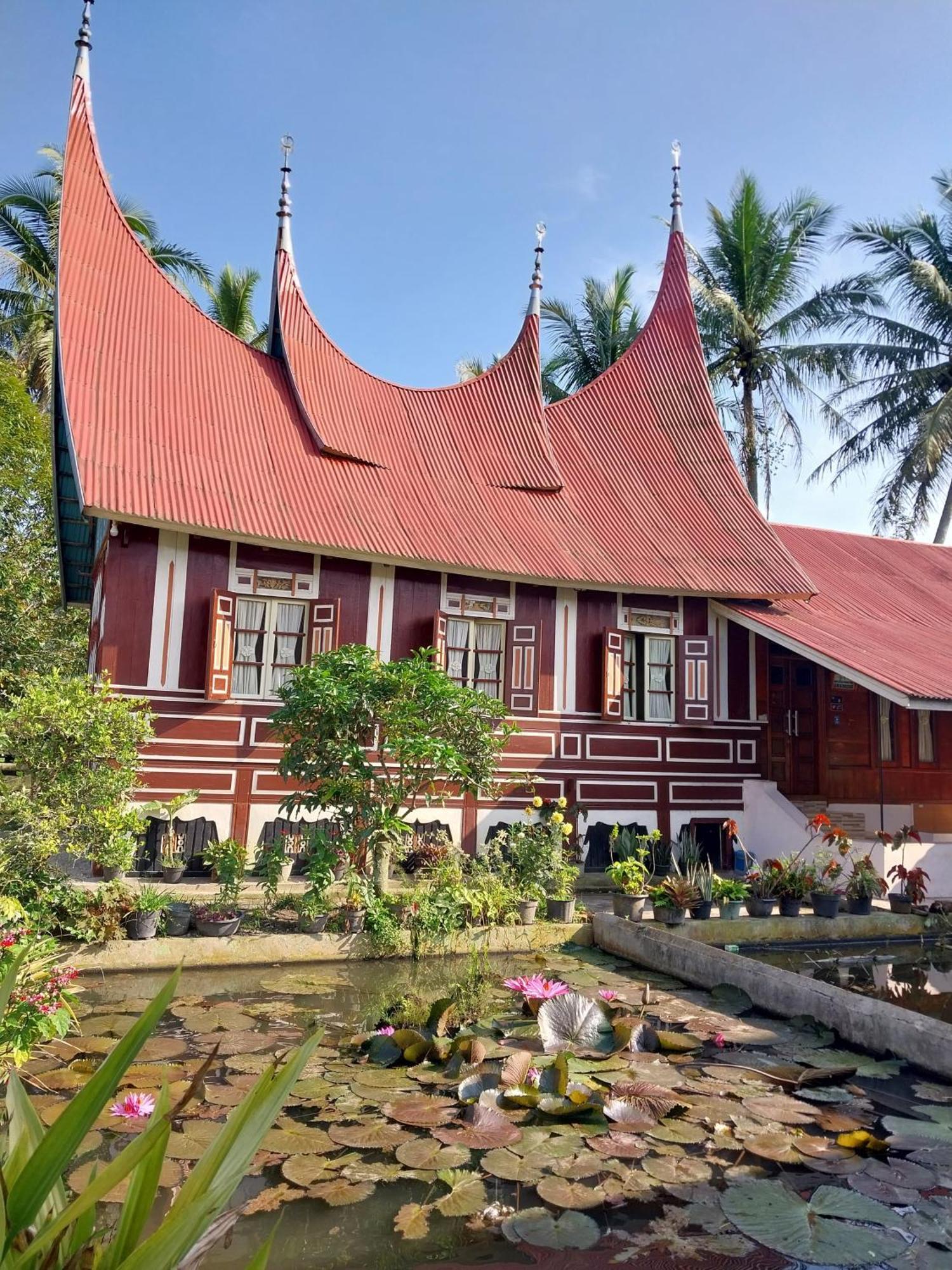 Rumah Gadang Tokama, Simarasok Baso Kültér fotó